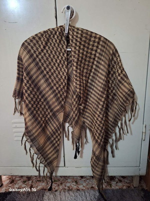 Scarf like new brown for winter and styling