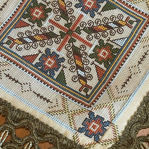Metrito Embroidered Tablecloth Like New with Wide Lace