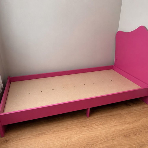 Girls' children's room like new with bed, nightstand, dresser and wall shelf