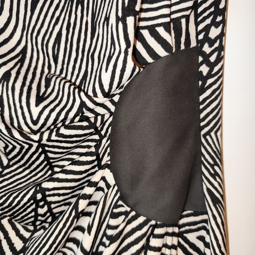 Elastic dress with geometric pattern size L like new
