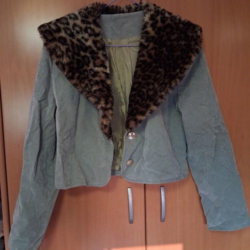 Vintage crop jacket with leopard fur, like new, size S