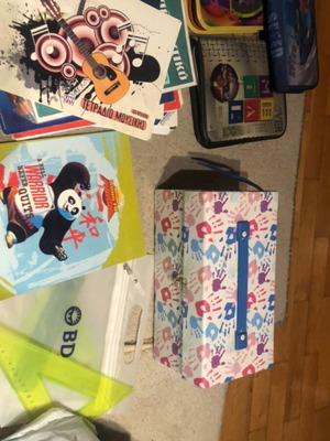 Children's elementary school pack used with notebooks, pencil cases and papers