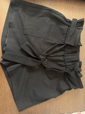 Black shorts with large pockets and belt