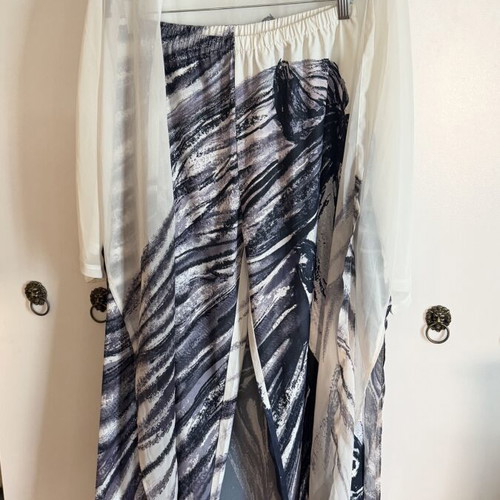 Set M long cover up and pants like new with amazing patterns