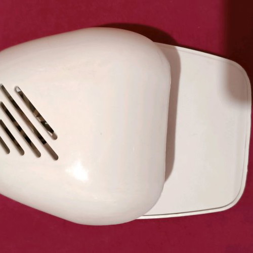 Nail dryer used for simple manicure with 2 AA batteries