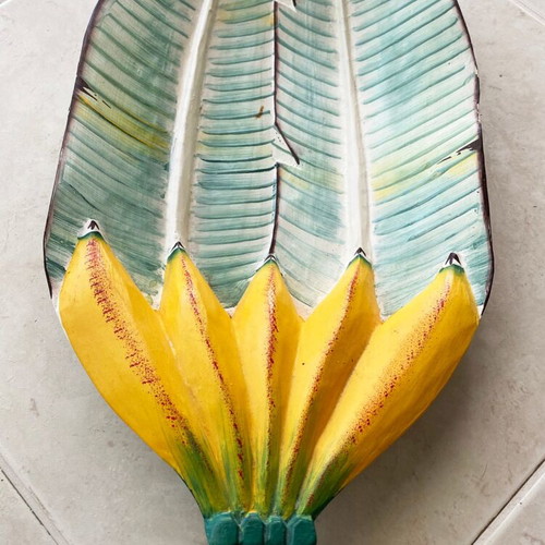 Wooden decorative fruit bowl with bananas and banana leaves like new