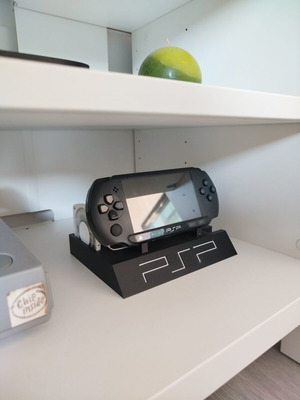 PSP βάση σαν καινούργιο για συσκευή και 15 παιχνίδια με φόρτιση