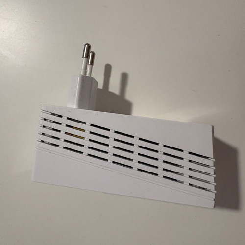 TP-Link TL-WPA4220 AV600 Powerline Wi-Fi Extender used
