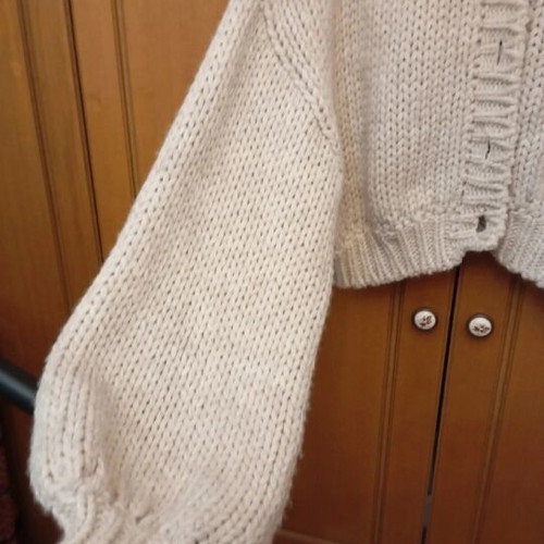 Karavan cardigan short with puffed sleeves like new, beige