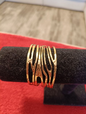 Women's bracelet cuff gold color new, modern cut-out design