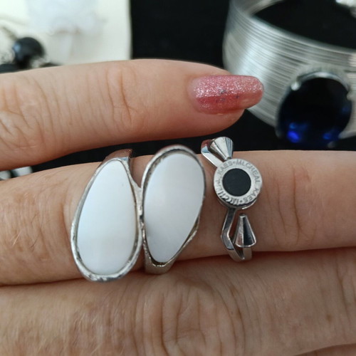 Jewelry set of 10 pieces: 5 bracelets, 2 earrings, 2 rings, pendant