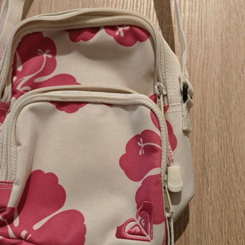 Quicksilver crossbody shoulder bag used, white pink