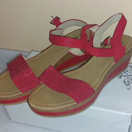 Red platform sandals like new, size 40
