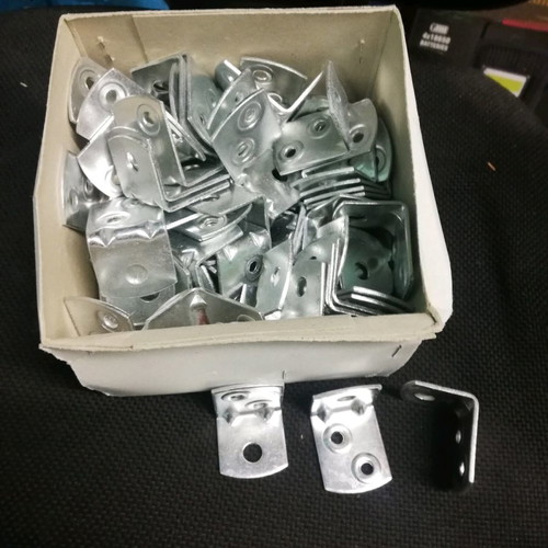 Metal corners new, pack of 4 boxes with 100 pieces each