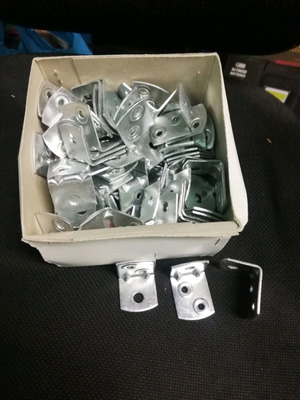 Metal corners new, pack of 4 boxes with 100 pieces each
