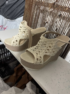 Women's platform sandals like new, size 37