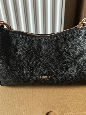 Τσάντα Furla δερμάτινη μεταχειρισμένη, crossbody με αλυσίδα