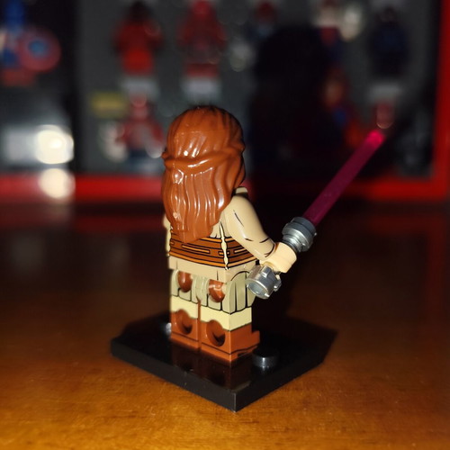 Jaina Solo φιγούρα Star Wars σαν καινούργιο με βάση και φούξια lightsaber