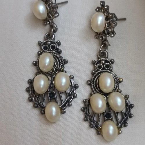 Accessorize UK pearl earrings new