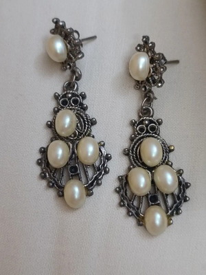 Accessorize UK pearl earrings new