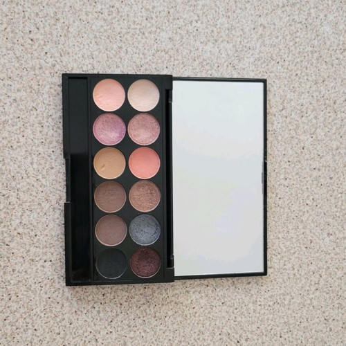 Sleek i-Divine Oh! So Special Palette like new