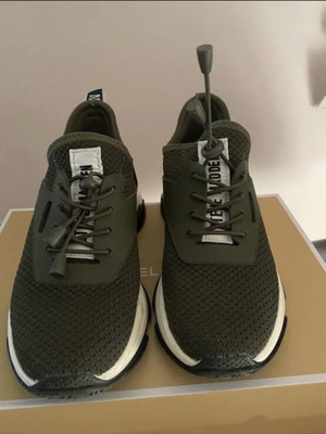 Sneakers Steve Madden like new, size 37, green athletic shoes