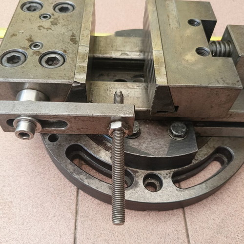 Machine Vise used with rotating base, 36kg, 150mm jaws