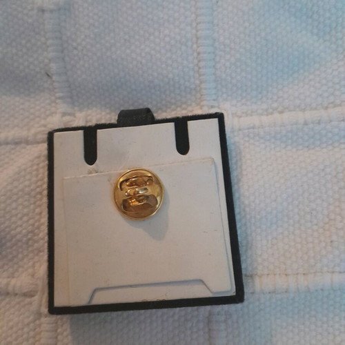 Xaniotis commemorative pin gold-plated metal 1.9cm like new