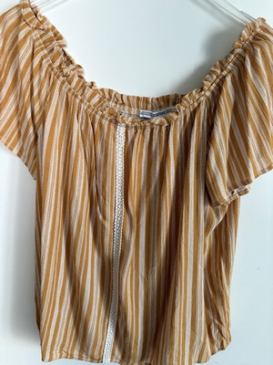Attrattivo striped off-shoulder blouse like new, size S fits M/L