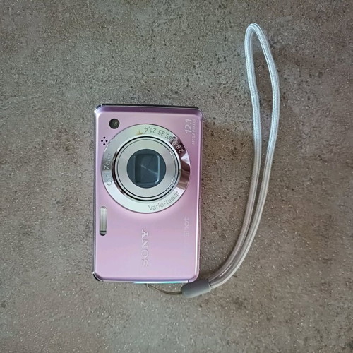 Sony Cyber-shot DSC-S500 camera like new