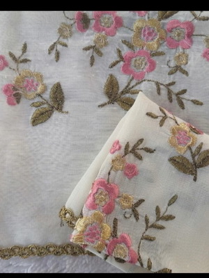 Table linens in good condition like new
