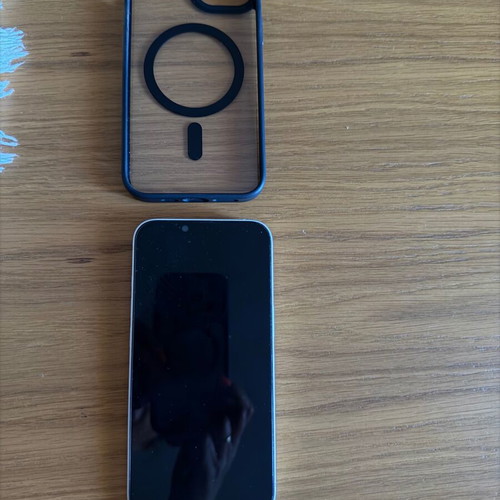 iPhone 14 128GB like new, white, with case and screen protection