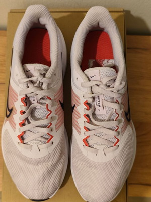 Αθλητικά Παπούτσια Nike WMNS Downshifter 11 μεταχειρισμένα, νούμερο 40,5, πολύχρωμα
