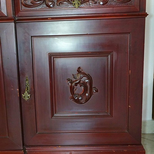 Chippendale mahogany display cabinet like new