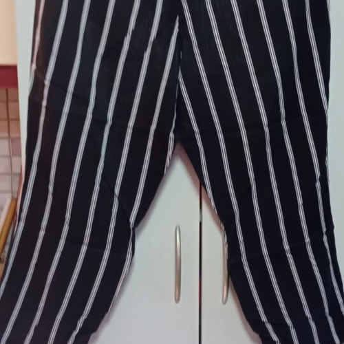 Women's black and white striped pants like new, elastic waist, XL