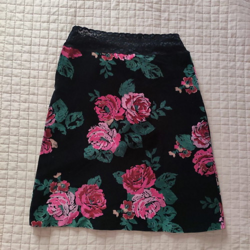 Kookai skirt like new, black with multicolor floral pattern, size S