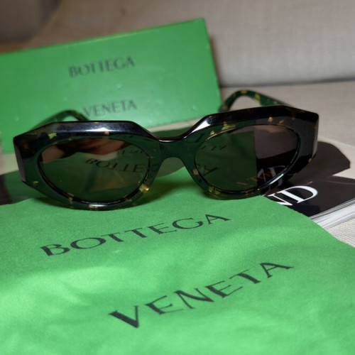 Bottega Veneta BV1031S 002 sunglasses used, tortoise shell and gold