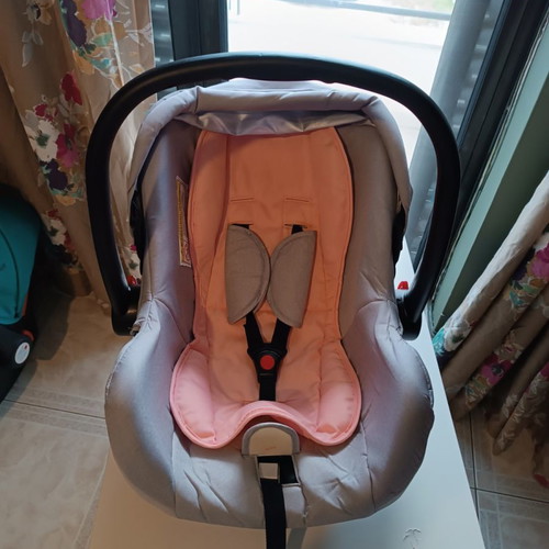 Car seats for newborns used, excellent condition, set of 2
