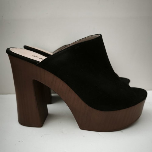 Open-toe mules size 41 like new, black suede and brown platform