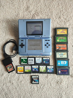 Nintendo DS употребяван с конзола и работещи игрални касети