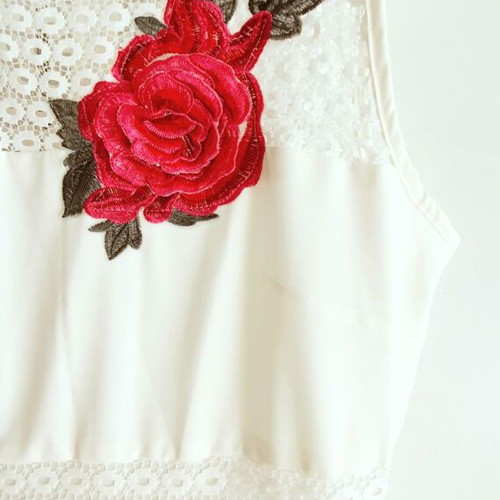 Maxi dress new with lace and roses, size S
