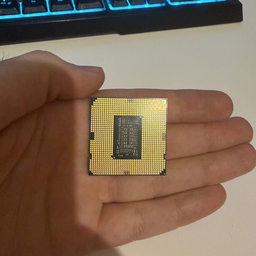 Intel Core i3 10100 CPU 3.6GHz with integrated Intel UHD graphics and stock cooler