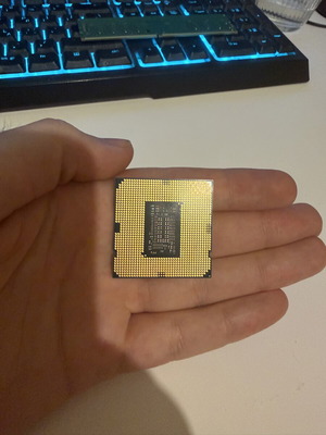 Intel Core i3 10100 CPU 3.6GHz with integrated Intel UHD graphics and stock cooler