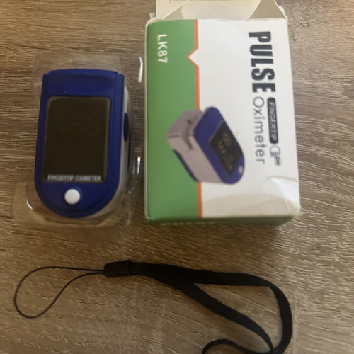 Digital fingertip pulse oximeter for oxygen and pulse measurement