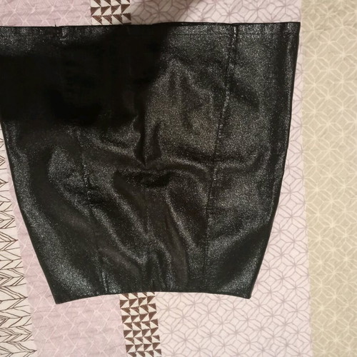 Owtwo vinyl skirt like new, one size, black with zipper