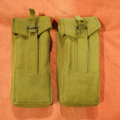 Canvas pouches of WWII for three magazines new