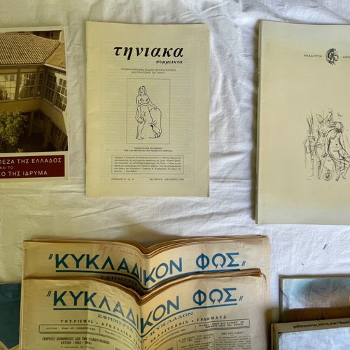 Set of books, magazines, newspapers and leaflets used, fine arts and culture