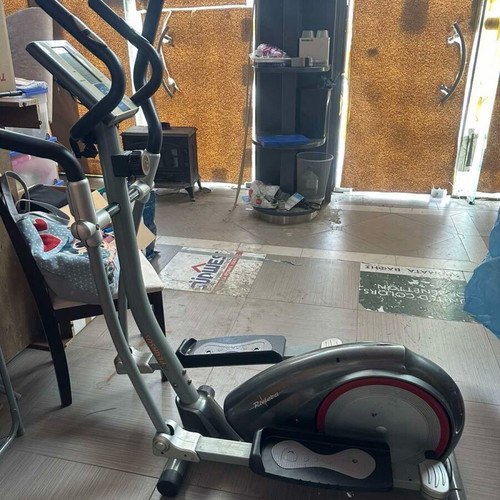 Elliptical fitness machine like new, excellent condition