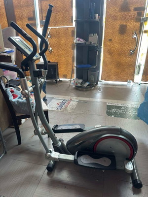 Elliptical fitness machine like new, excellent condition