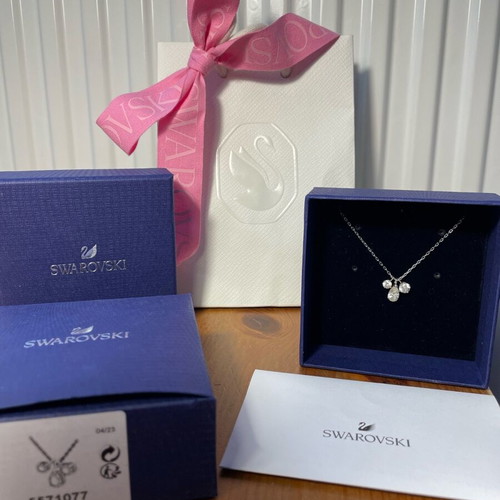 Swarovski Mesmera necklace with pear cut zirconia, like new, silver